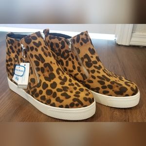 NWT Leopard mini wedge sneaker